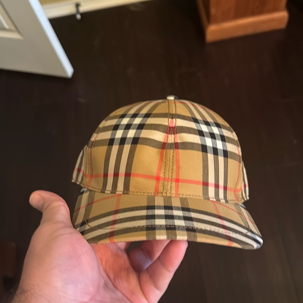 Never worn Burberry hat